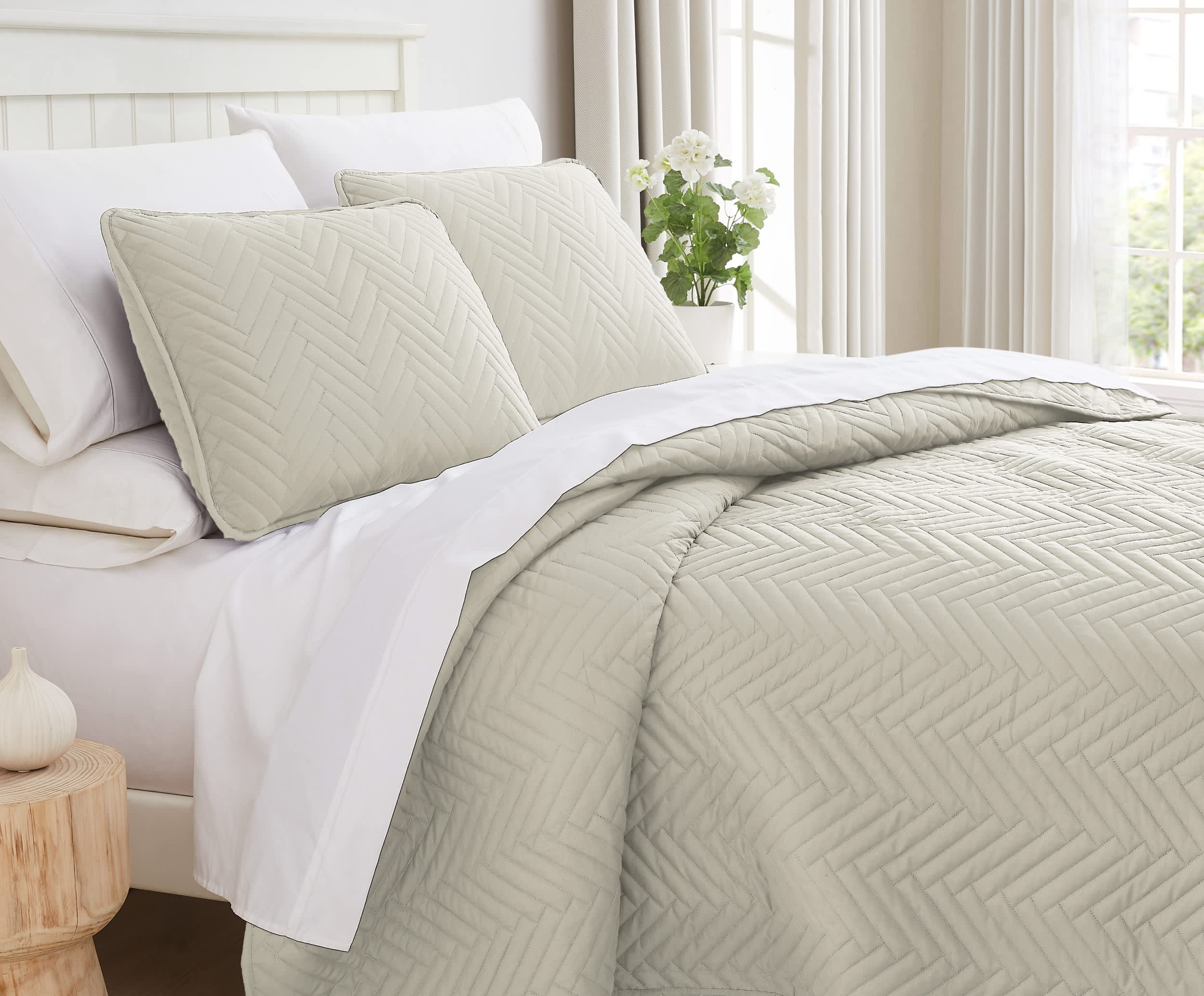 Southshore Fine Linens Chevron Oversized Quilt Set