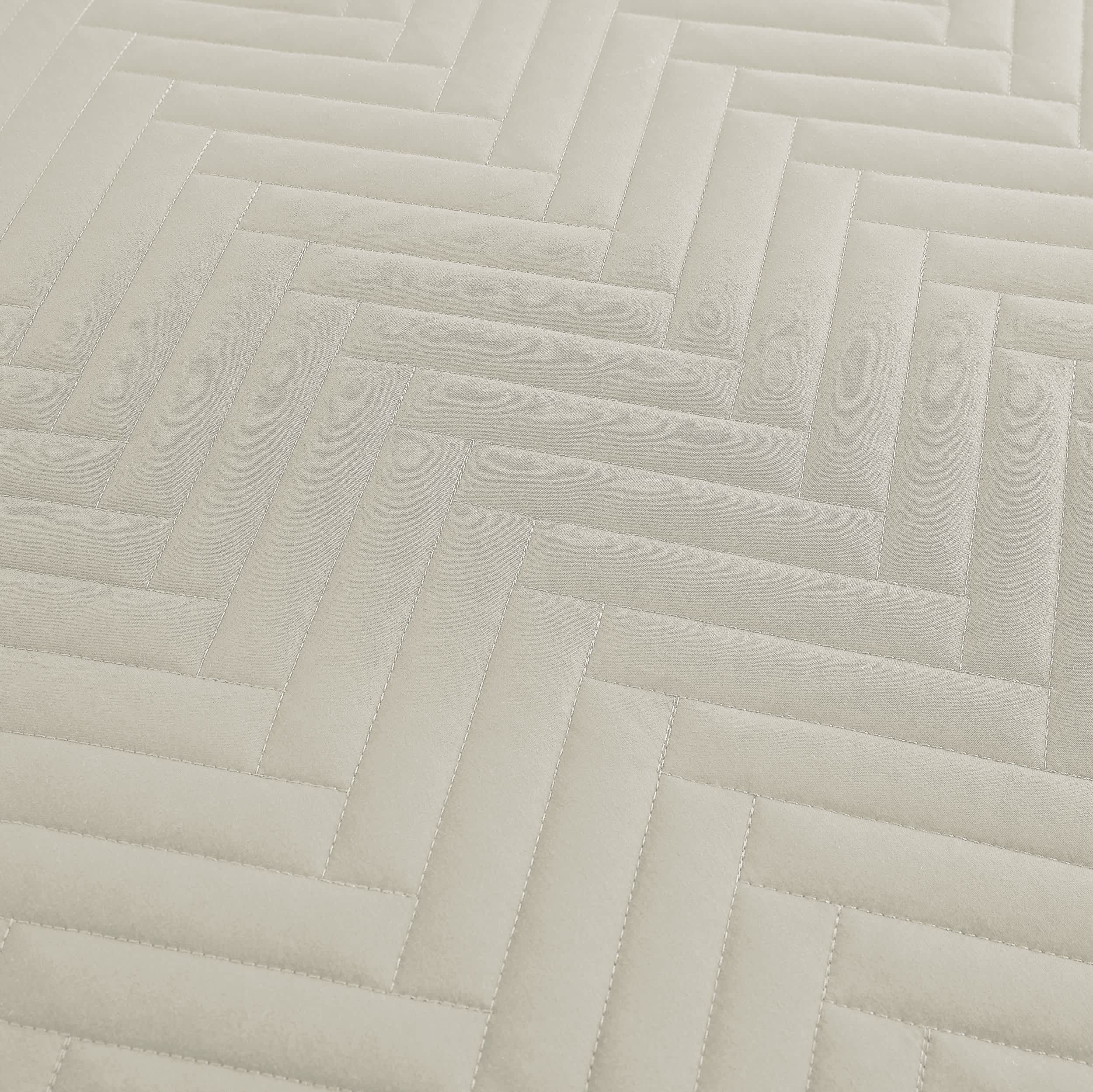 Southshore Fine Linens Chevron Oversized Quilt Set - Image 3
