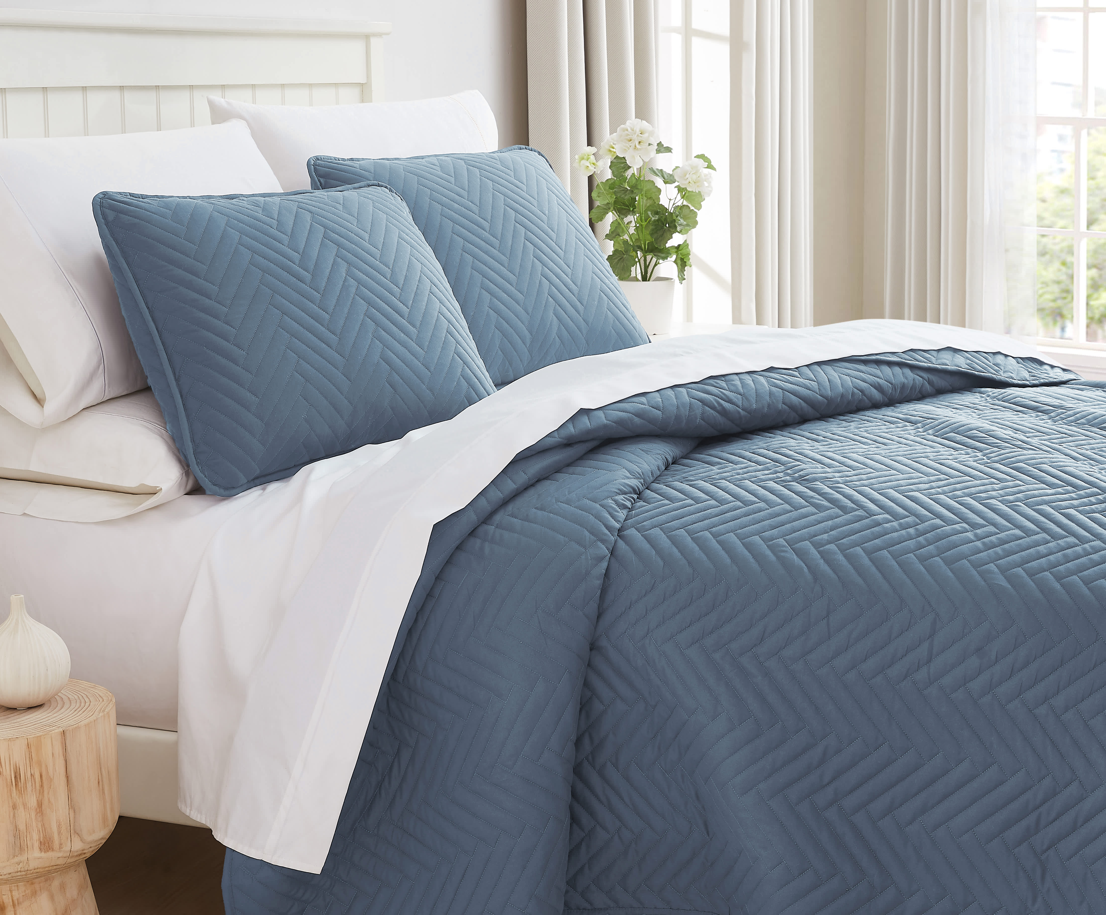 Southshore Fine Linens Chevron Oversized Quilt Set - Image 4