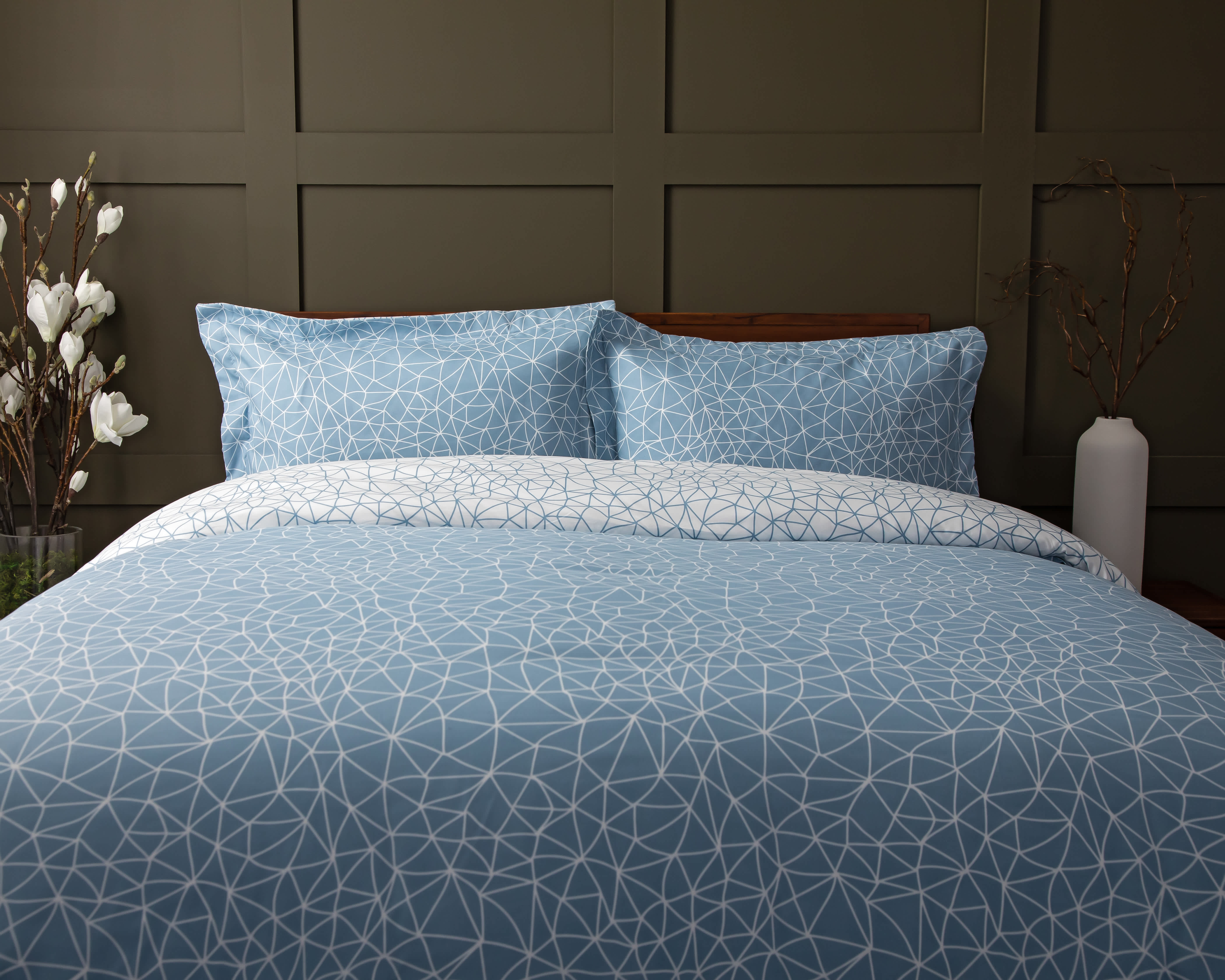 Southshore Fine Linens Geometric Maze Reversible Duvet Cover Set - Image 5