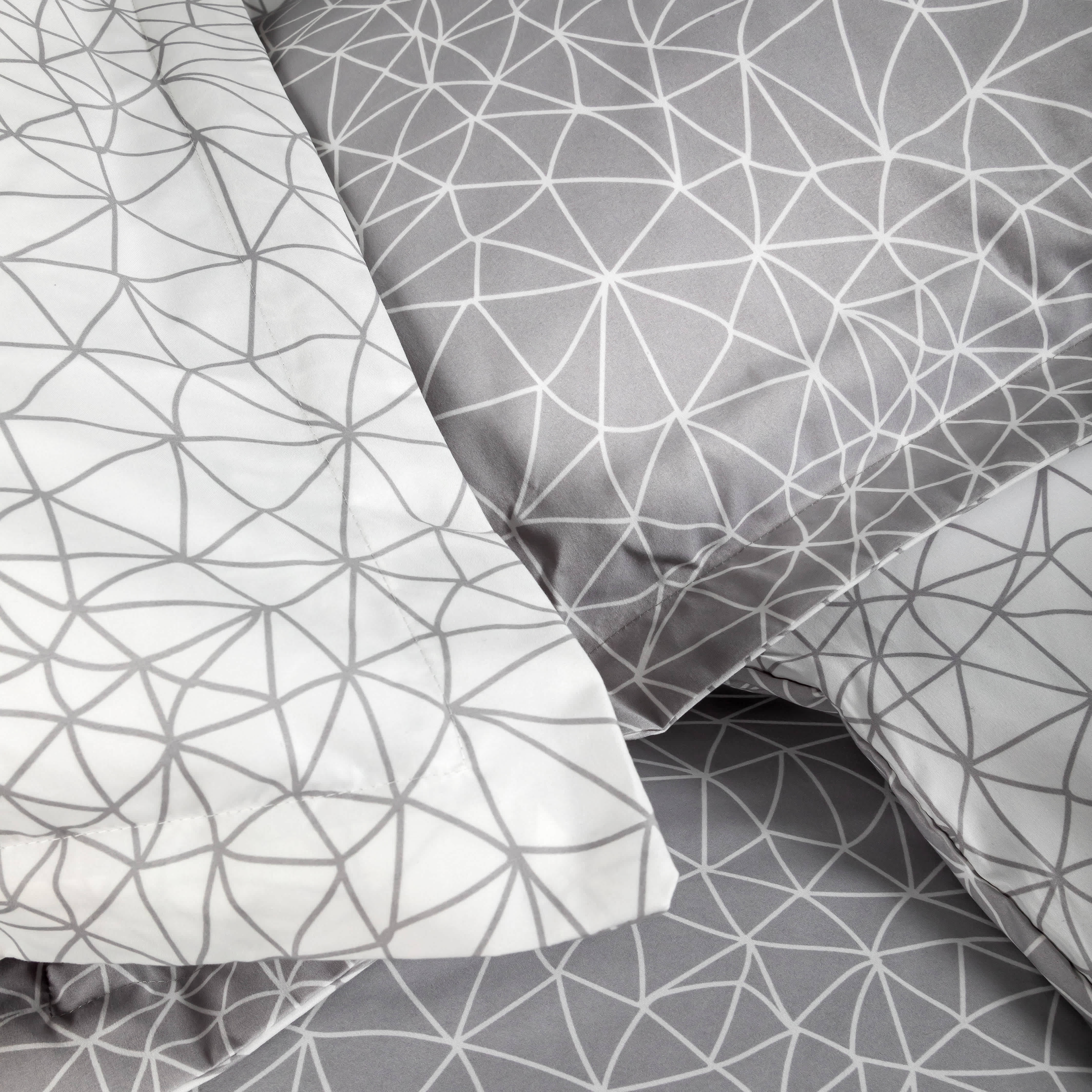 Southshore Fine Linens Geometric Maze Reversible Duvet Cover Set - Image 9